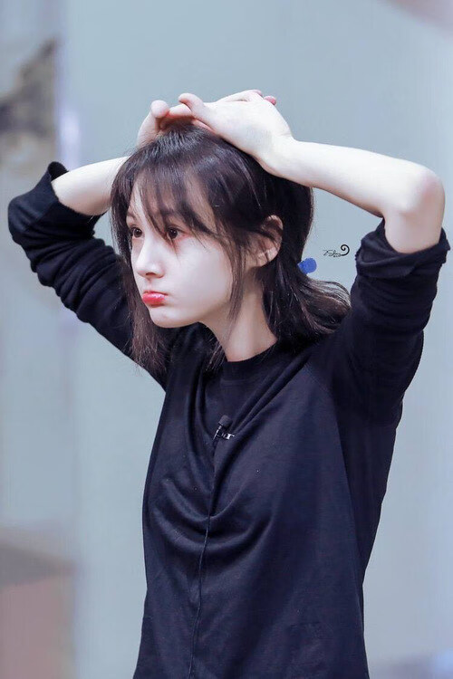 悬挂式攀爬挑战:高空中突破自我,爬升架与悬挑架优缺点